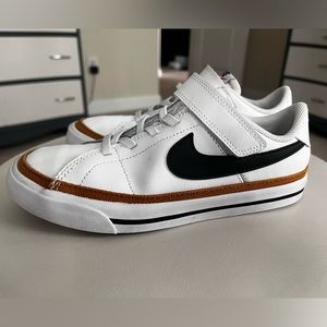 Nike court legacy boys shoes size 1.5